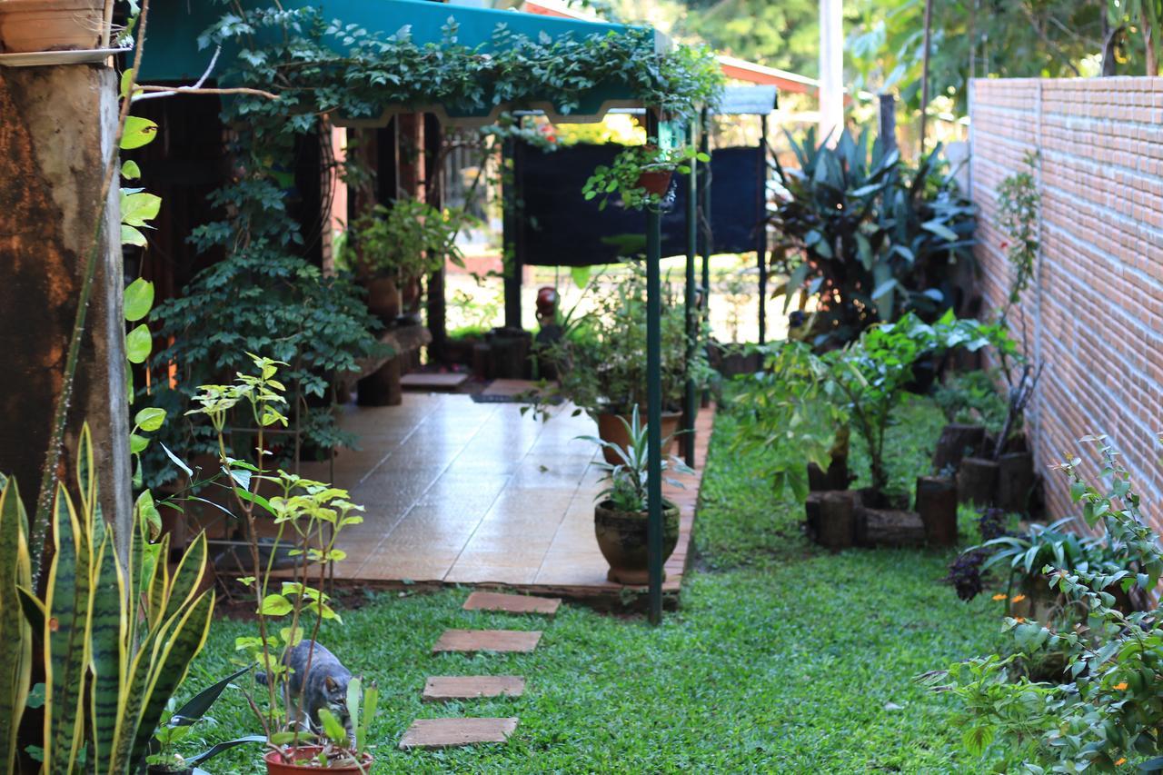 プエルト・イグアス Folks Iguazu - Casa De Huespedes Bed & Breakfast エクステリア 写真
