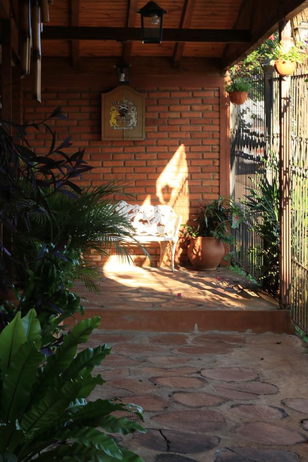 プエルト・イグアス Folks Iguazu - Casa De Huespedes Bed & Breakfast エクステリア 写真